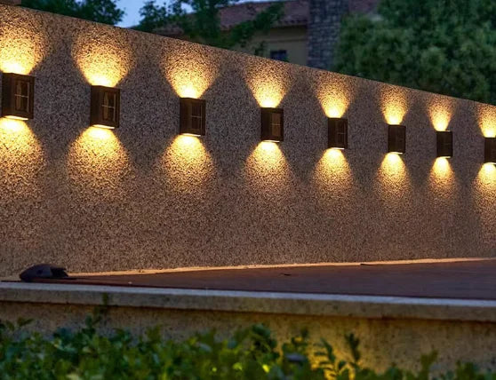 Arandela Solar LED Externa à Prova d'Água IP65 Bidirecional Luz Quente para Muro e Jardim