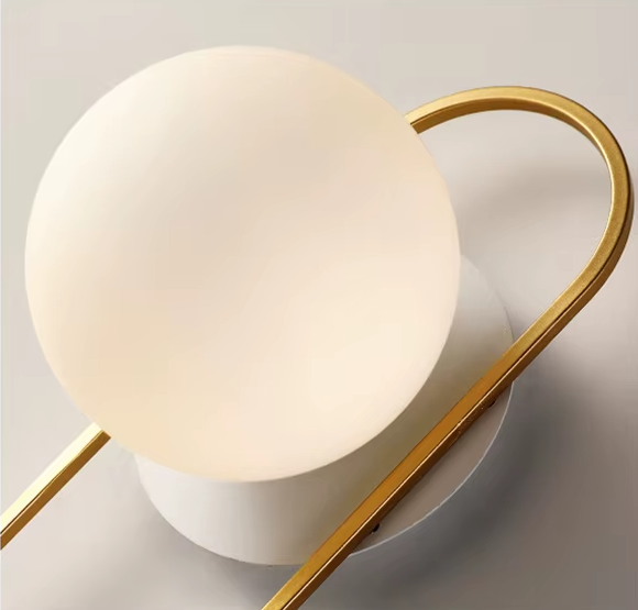 Arandela de Parede com Globo de Vidro Fosco em Metal Dourado G9 9W Bivolt para Sala e Quarto