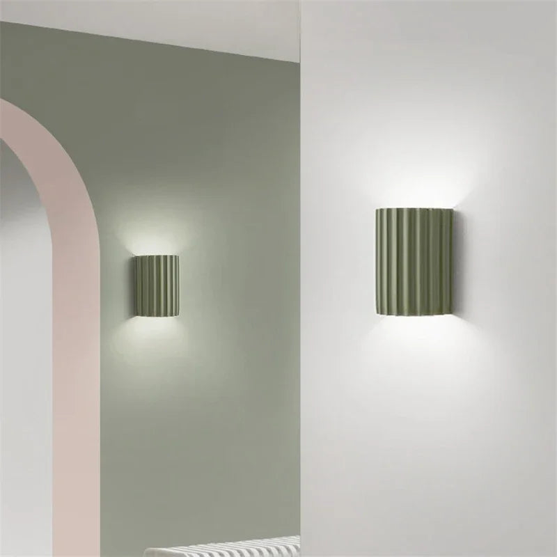 Arandela de Parede Cilíndrica Canelada em Resina G9 Bivolt Bidirecional para Quarto e Sala
