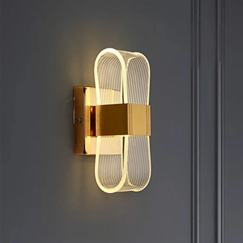 Arandela de Parede em Ferro e Acrílico Dourado LED Integrado Bidirecional 220V para Sala e Quarto