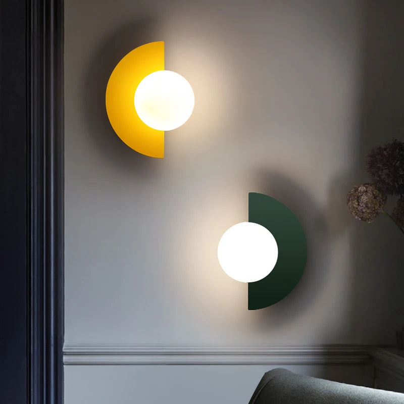 Arandela de Parede Semicircular em Metal com Globo G9 Bivolt Colorida para Quarto e Sala