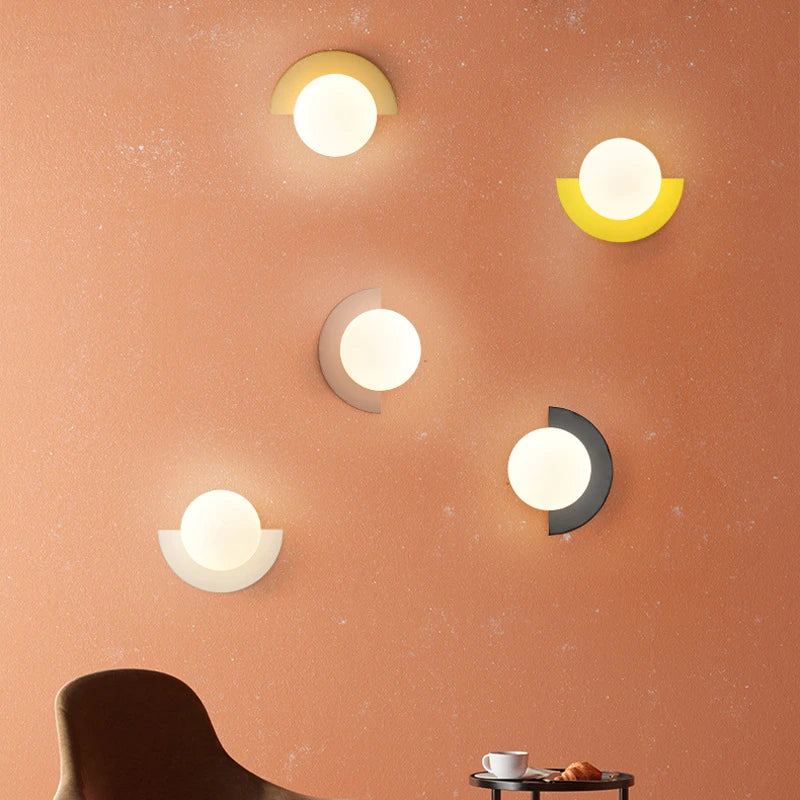Arandela de Parede Semicircular em Metal com Globo G9 Bivolt Colorida para Quarto e Sala