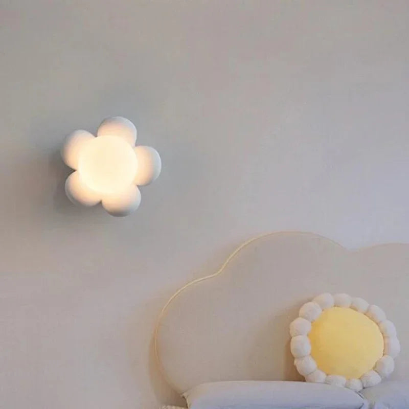 Arandela de Parede em Formato Flor G9 Bivolt para Quarto Infantil e Sala