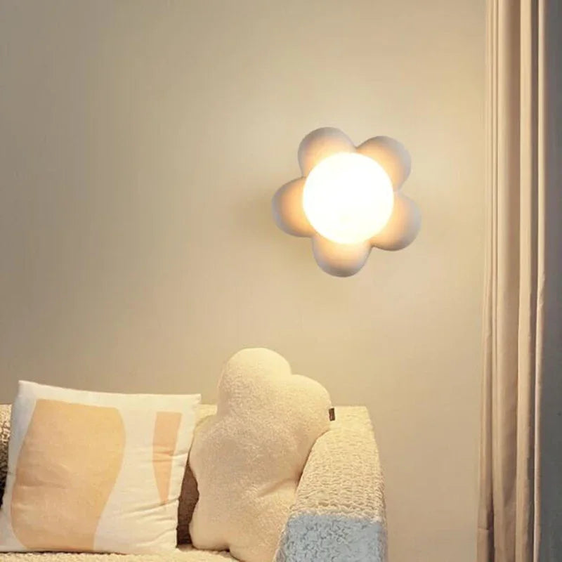 Arandela de Parede em Formato Flor G9 Bivolt para Quarto Infantil e Sala