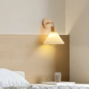 Arandela de Parede em Madeira e Ferro com Cúpula de Tecido E27 Bivolt Estilo Nórdico para Quarto e Sala