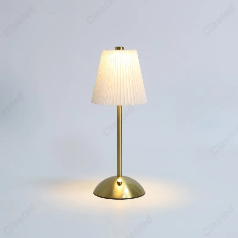 Luminária de Mesa LED Recarregável em Metal – Iluminação Decorativa Portátil para Quarto e Sala