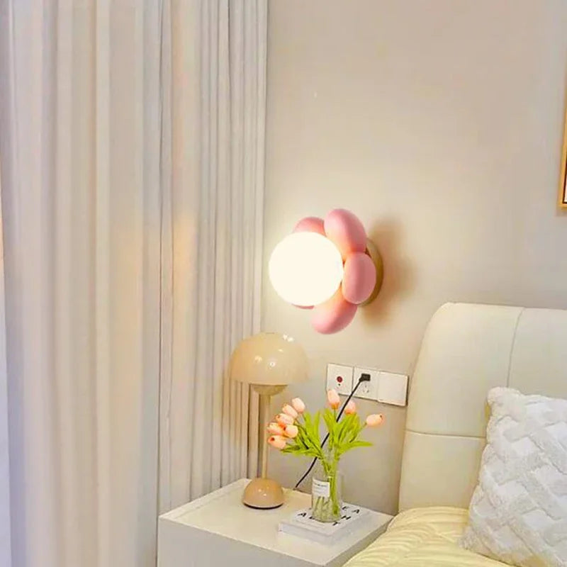Arandela de Parede em Formato Flor G9 Bivolt para Quarto Infantil e Sala