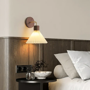 Arandela de Parede em Madeira e Ferro com Cúpula de Tecido E27 Bivolt Estilo Nórdico para Quarto e Sala