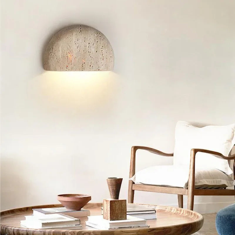 Arandela de Parede em Pedra Travertino Polida G9 Bivolt Wabi-Sabi Japandi 20cm para Quarto e Sala