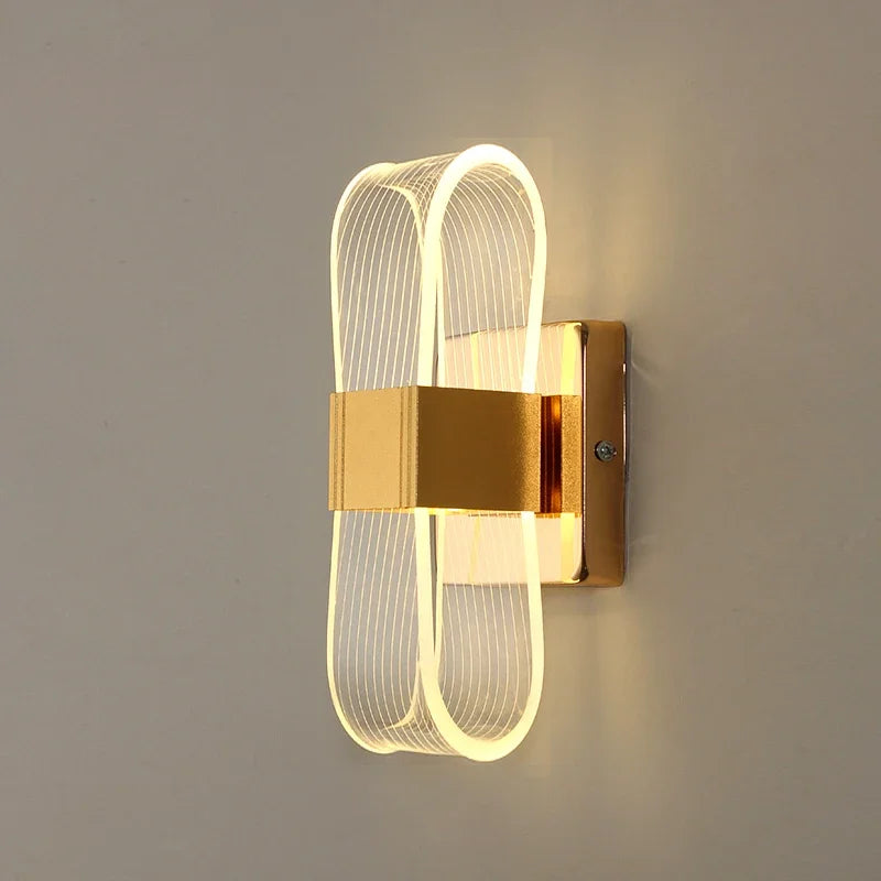 Arandela de Parede em Ferro e Acrílico Dourado LED Integrado Bidirecional 220V para Sala e Quarto
