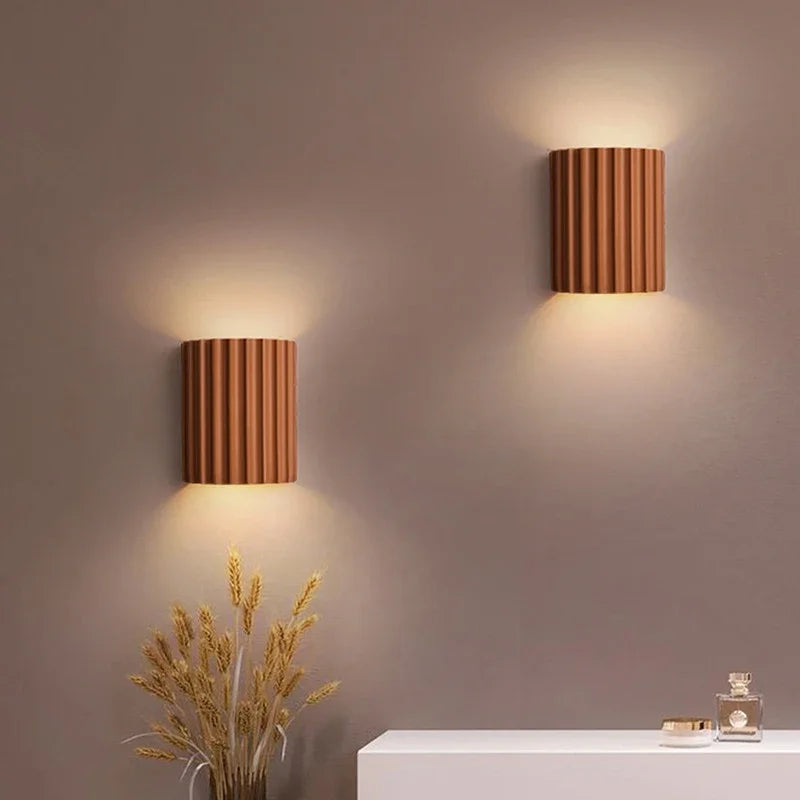 Arandela de Parede Cilíndrica Canelada em Resina G9 Bivolt Bidirecional para Quarto e Sala