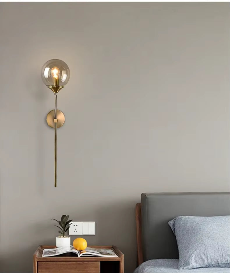 Arandela de Parede Balão em Metal Dourado e Globo de Vidro G9 Bivolt Bidirecional para Sala e Quarto
