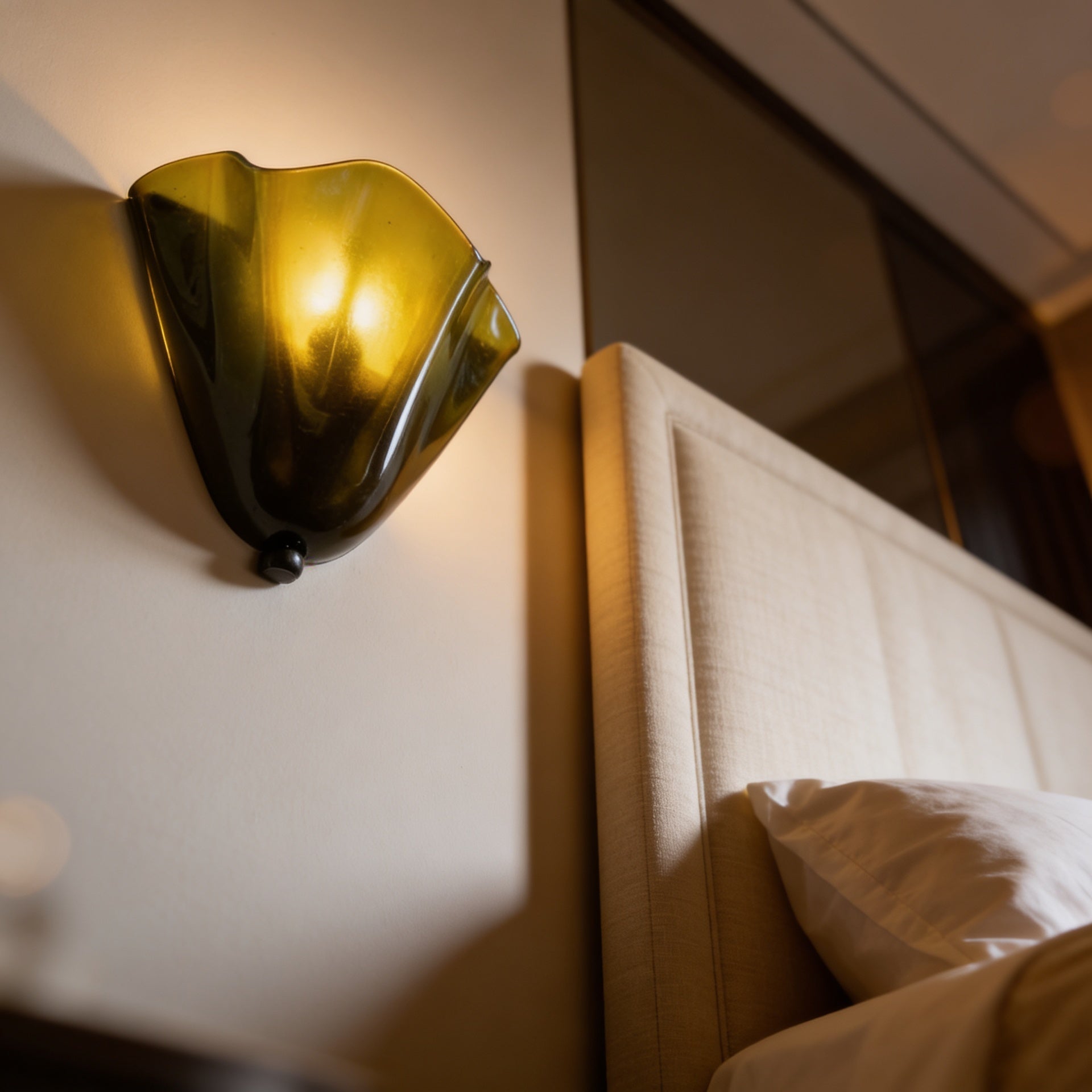 Arandela de Parede em Vidro Colorido Formato Flor E14 Bivolt Estilo Retrô Francês para Quarto e Sala