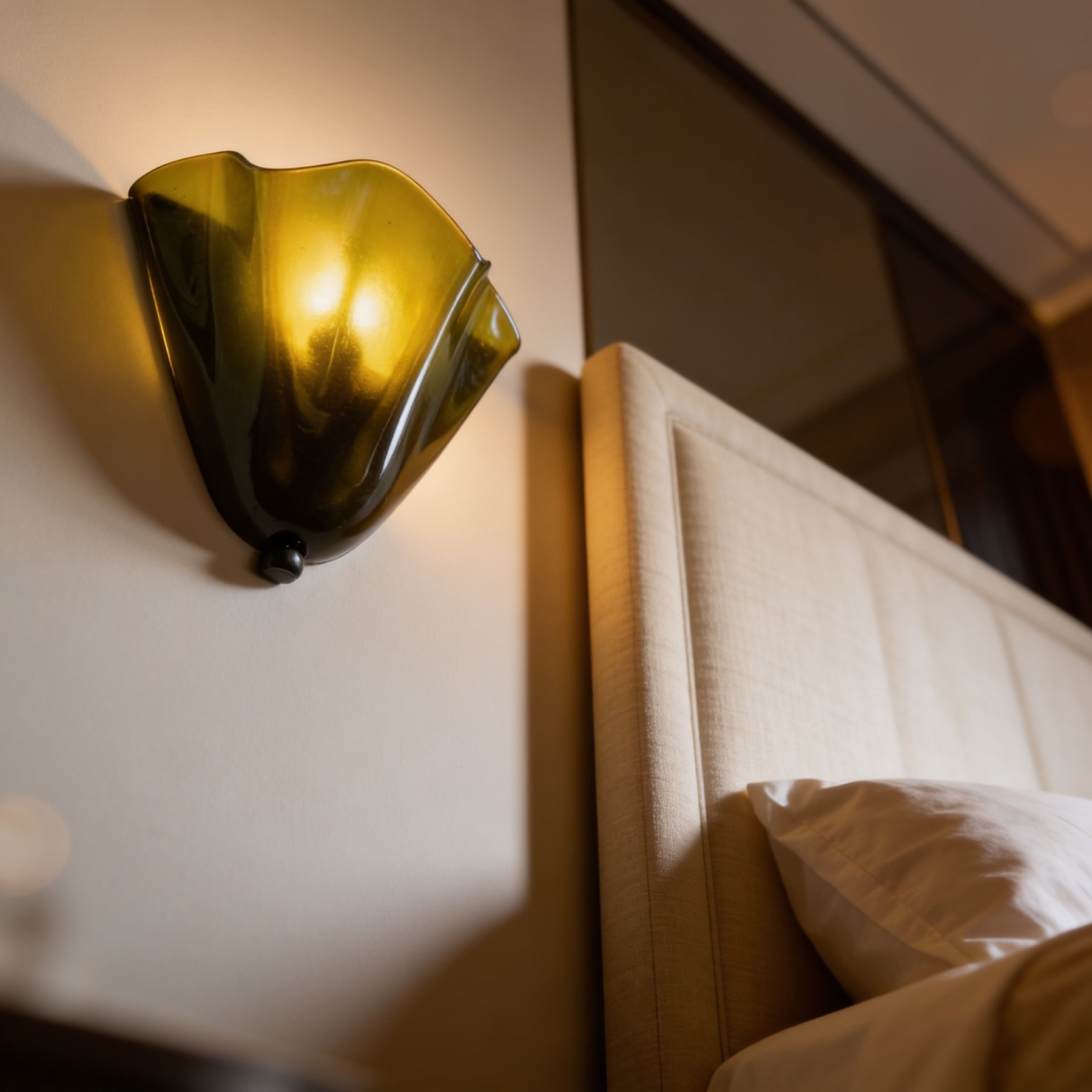 Arandela de Parede em Vidro Colorido Formato Flor E14 Bivolt Estilo Retrô Francês para Quarto e Sala