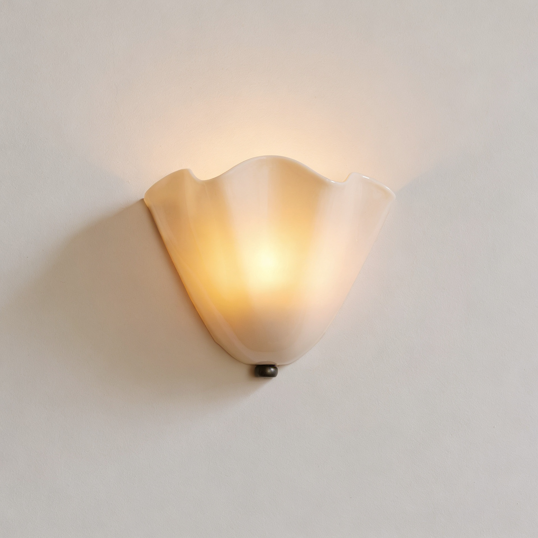 Arandela de Parede em Vidro Colorido Formato Flor E14 Bivolt Estilo Retrô Francês para Quarto e Sala