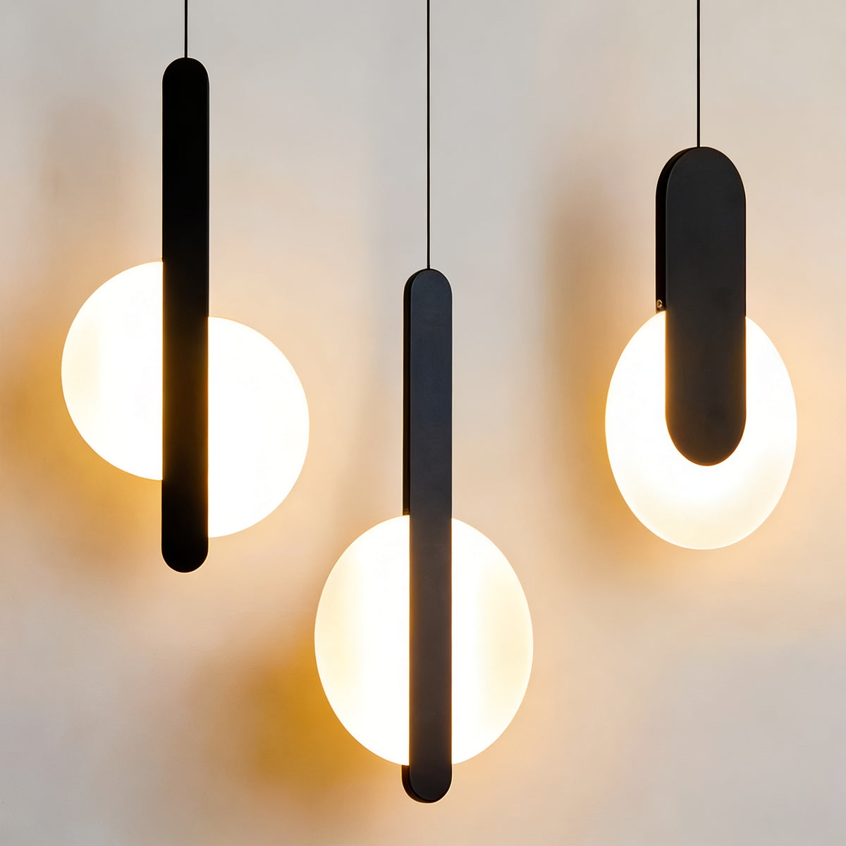 Pendente de Teto em Metal com Globo LED Bivolt Design Minimalista para Quarto e Sala de Jantar