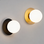 Arandela de Parede Globo em Metal Dourado e Vidro E27 Bivolt para Quarto e Sala de Estar