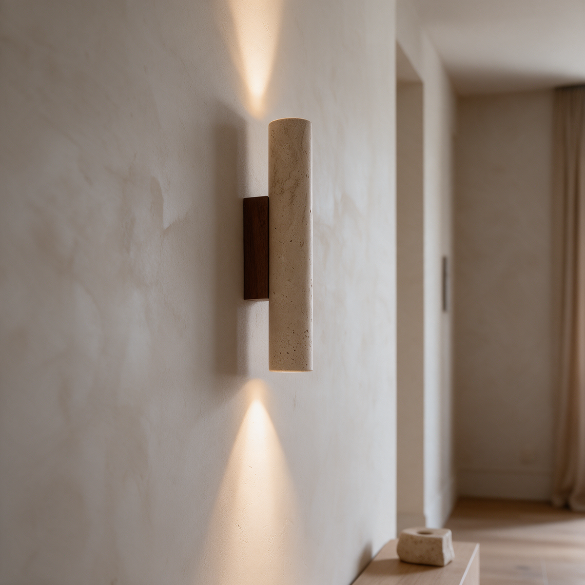 Arandela de Parede Tubular em Pedra Travertino e Madeira G9 Bivolt Wabi-Sabi Bidirecional para Quarto e Sala