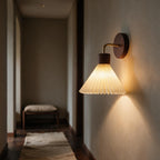 Arandela de Parede em Madeira e Ferro com Cúpula de Tecido E27 Bivolt Estilo Nórdico para Quarto e Sala