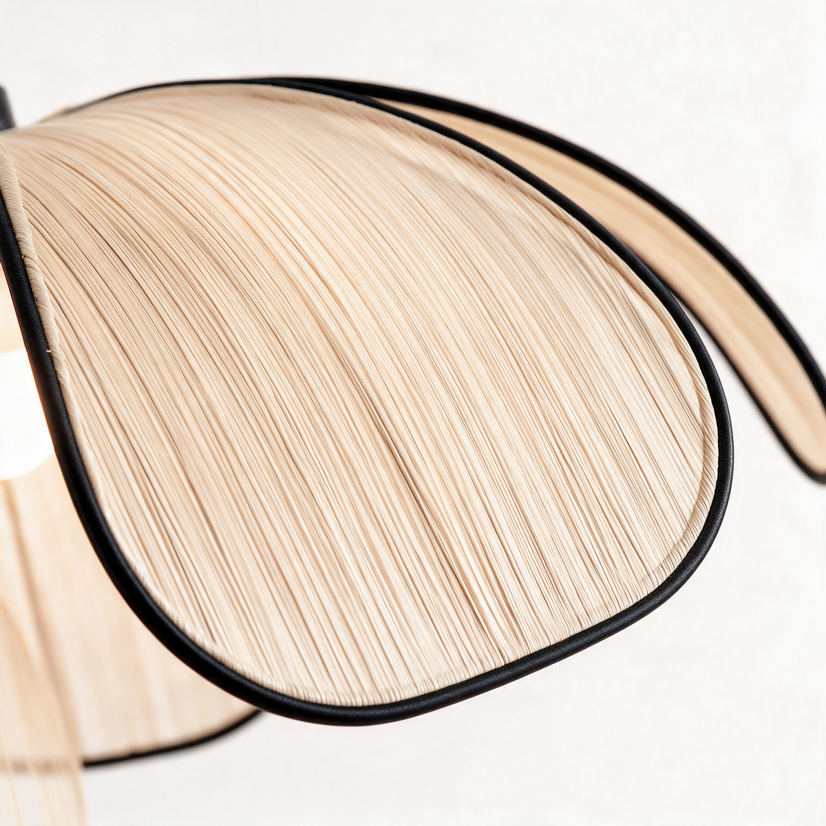 Lustre Pendente em Fibra Vegetal Trançada à Mão e Ferro E27 Bivolt Formato Lótus para Sala de Jantar e Quarto