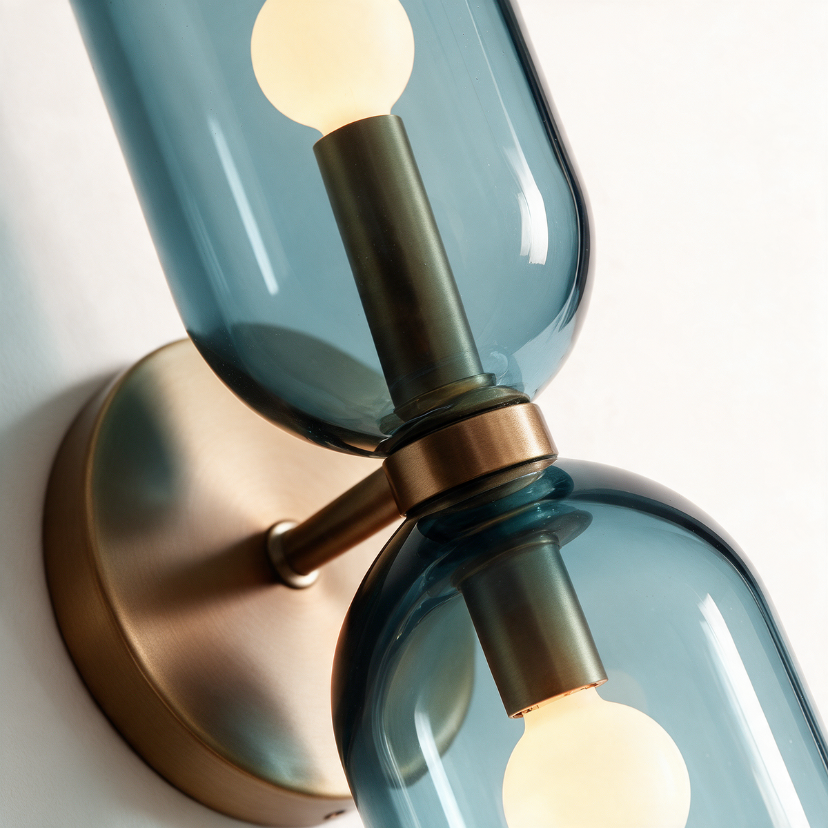Arandela de Parede em Vidro e Metal com Luz Dupla E14 Bivolt Estilo Nórdico Minimalista para Quarto e Corredor